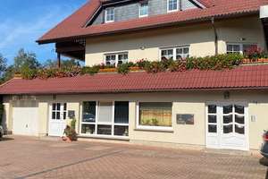 Haus im Haus, Mehrfamilienhaus mit 3 Parteien: Große Balkone &amp; super Grundrisse! – Die vollständige Adresse der Immobilie erhältst du vom Anbieter., 2708 Lawalde – Vorschaubild 2