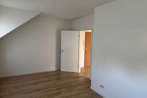 Etagenwohnung mit Dachboden, Keller und Dusch/Badewanne – Topasstr. 94, 4319 Engelsdorf, Leipzig – Vorschaubild 7