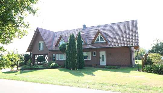 Bild von Im Außenbereich gelegenes Wohnhaus mit Carport und Garage sowie großem Garten