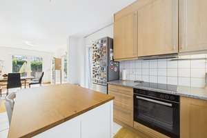 Freistehendes Familienhaus mit sonniger Terrasse, gemütlichem Garten, Einbauküche & Doppelgarage – Die vollständige Adresse der Immobilie erhältst du vom Anbieter., 40489 Wittlaer, Düsseldorf – Vorschaubild 6