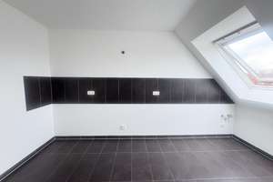 Viel Platz im Dachgeschoss! + Loggia + Parkett + Wanne & Dusche + Fußbodenheizung + PKW-Stellplatz – 4155 Gohlis-Süd, Leipzig – Vorschaubild 9