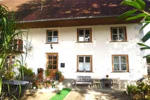 Schönes Bauernhaus mit 3 Wohneinheiten zu verkaufen – Die vollständige Adresse der Immobilie erhältst du vom Anbieter., 87700 Dickenreishausen, Memmingen – Vorschaubild 2