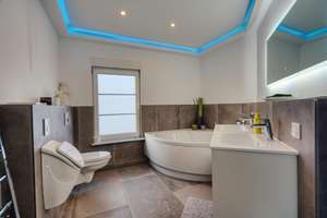 Luxuriöses Anwesen in Leverkusen: Eleganz, Jacuzzi, und Sauna in begehrter Lage – 51371 Hitdorf, Leverkusen – Vorschaubild 17