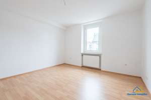 Wohn- und Geschäftshaus mit Domblick – 6 Stellplätze & Entwicklungspotenzial – Die vollständige Adresse der Immobilie erhältst du vom Anbieter., 93059 Reinhausen, Regensburg – Vorschaubild 10