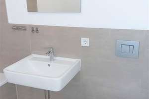 Moderne 2 Zimmer Wohnung  mit  Sonnenbalkon, Fußbodenheizung, Gäste WC . – Frank-Zappa-Str. 10, 40235 Flingern Nord, Düsseldorf – Vorschaubild 9