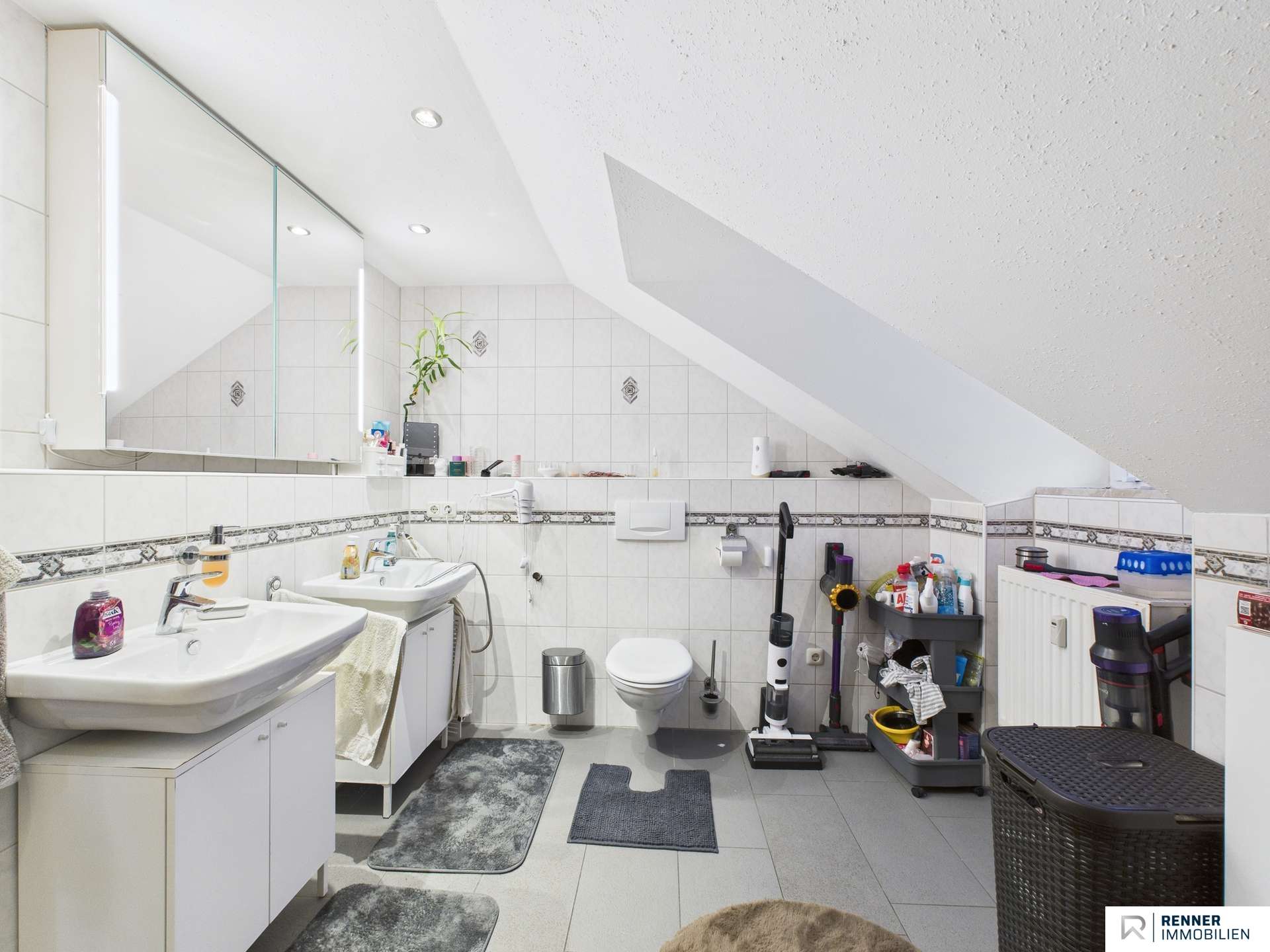 Immobilie in Herzogenaurach - Große 4 Zimmer Dachgeschosswohnung in wirtschaftlich starkem Umfeld! 5% Mietrendite! - Bild 6