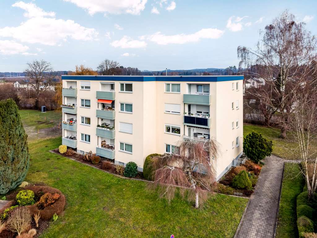 Immobilie in Eriskirch - Renovierungsbedürftige 2-Zimmer-Wohnung mit guter Raumaufteilung – sofort frei und mit Garage - Bild 0