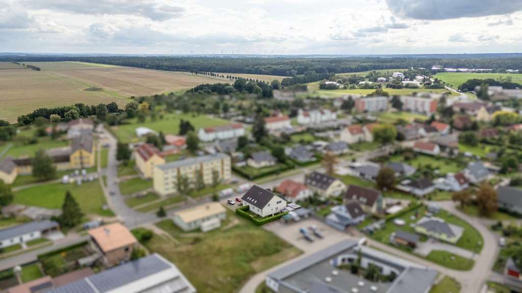 Immobilie in Burow - Zwei-Parteienhaus: Vielseitige, große Immobilie um Ihren freien Ideen gerecht zu werden. - Bild 2