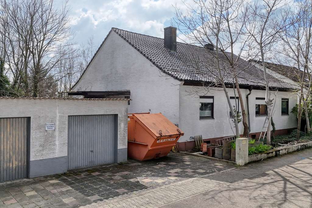 Immobilie in Jockgrim - Jockgrim: EFH zum Kernsanieren, großes Grundstück, herrlicher Ausblick! - Bild 1