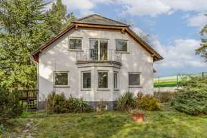 Vielseitig nutzbar: 2 EFHs, parkähnlichem Garten und Baugrundstück – Neuwied (Kreis) – Vorschaubild 1