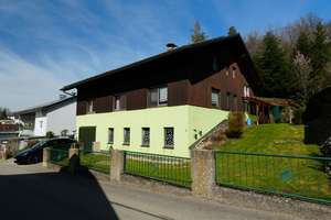Schönes Wohnhaus in ruhiger Siedlungslage und großem Grundstück - 781