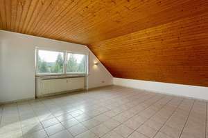 Wohnen mit Charakter: Vier-Zimmer-Dachgeschosswohnung in Carlsberg – Poststr. 16a, 67316 Carlsberg – Vorschaubild 2