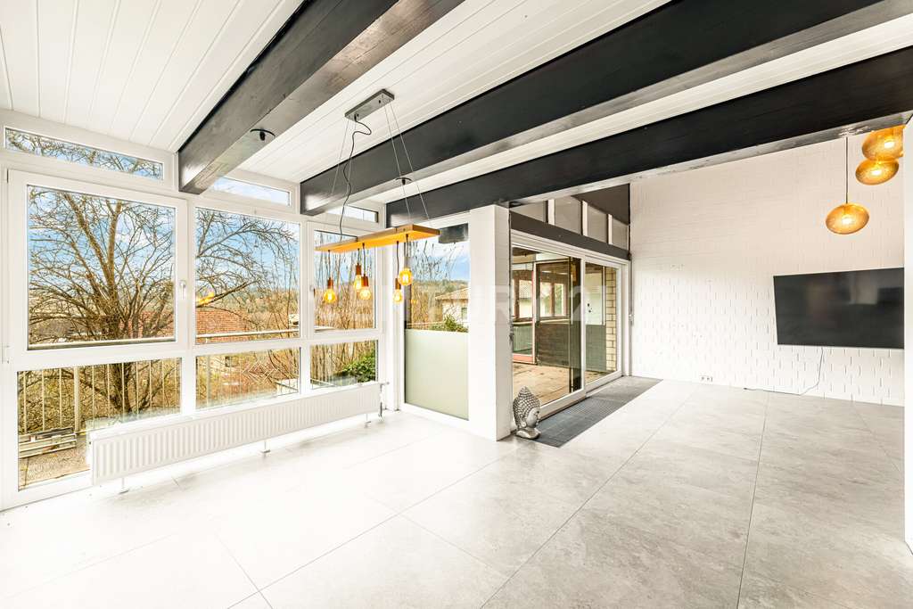 Immobilie in Simmelsdorf - Architektenhaus in traumhafter Lage mit Einliegerwohnung & Panoramablick - Bild 2