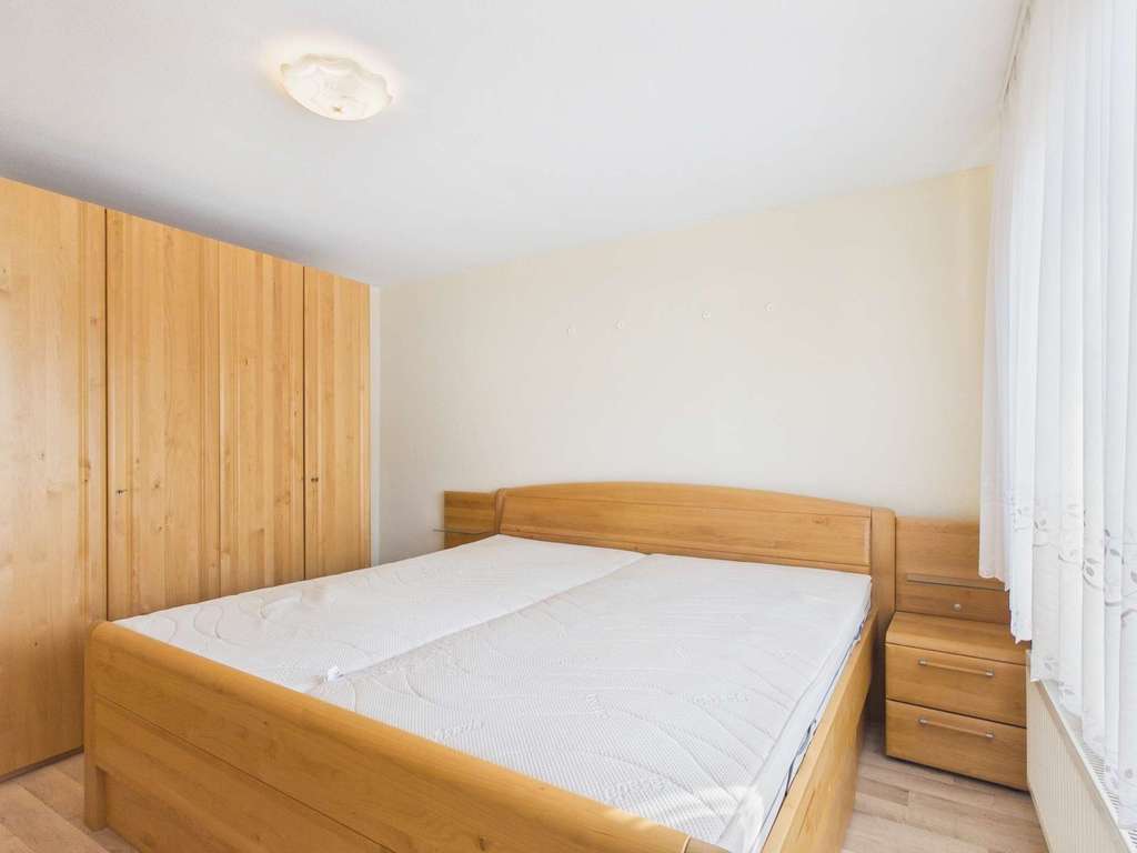 Immobilie in Schöppenstedt - 231 m2 Fachwerkhaus in idyllischer Feldrandlage, Wintergarten, Schwimmteich, Garage, Streuobstwiese - Bild 2