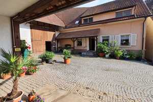 Rarität! Ehemaliger Bauernhof im Markgräflerland!
Traumhafter Innenhof/ Scheune/ Winzerkeller usw – Breisgau-Hochschwarzwald (Kreis) – Vorschaubild 2