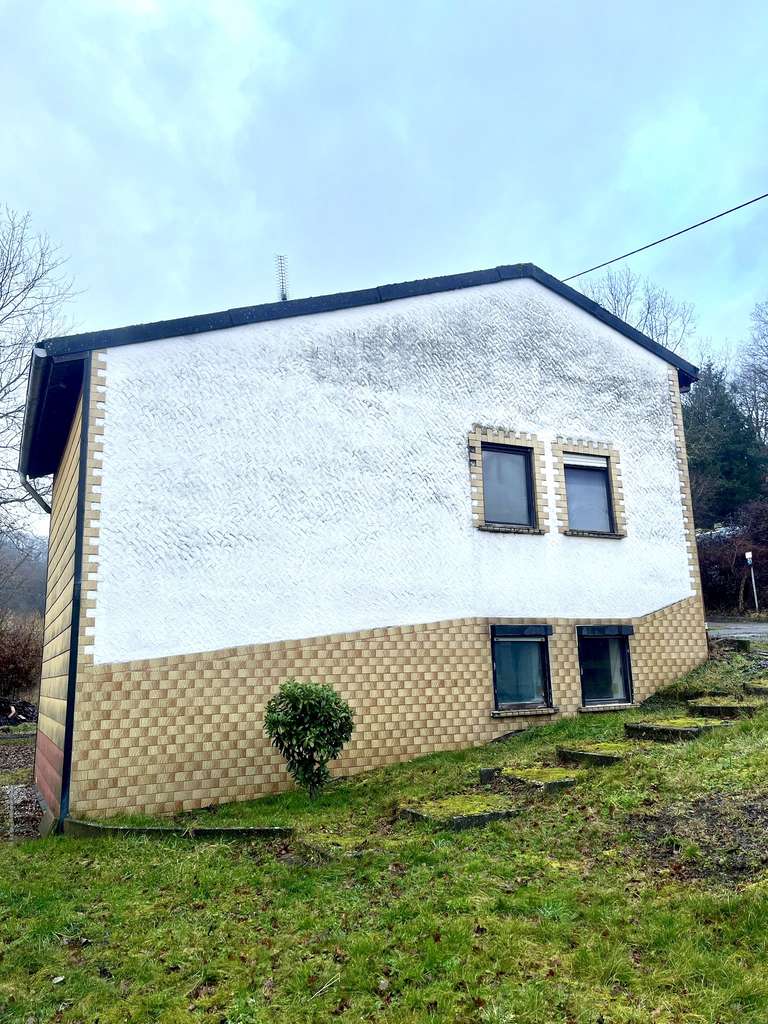 Immobilie in Langenbach - 🏡 Einfamilienhaus mit Einliegeroption & traumhafter Aussicht - großes Potenzial in ruhiger Lage. - Bild 2