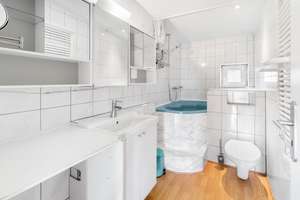 Schöne und gepflegte 3-Zimmer-DG-Wohnung in Duisburg frisch renoviert – Fürst-Bismarck-Straße 32, 47119 Ruhrort, Duisburg – Vorschaubild 2