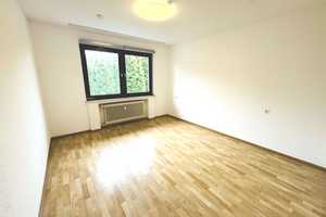 Helle, voll-renovierte 2,5 Zimmer Wohnung m Einbauküche u Balkon in Oberhausen-Styrum – Schlägelstraße 55, 46045 Oberhausen – Vorschaubild 4