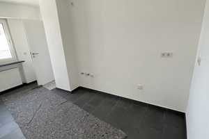 Renovierte Doppelhaushälfte Zentrum; Glasfaser, Garten, Carport und separate Garage – Korbstraße 18, 51789 Oberbergischer Kreis – Vorschaubild 6