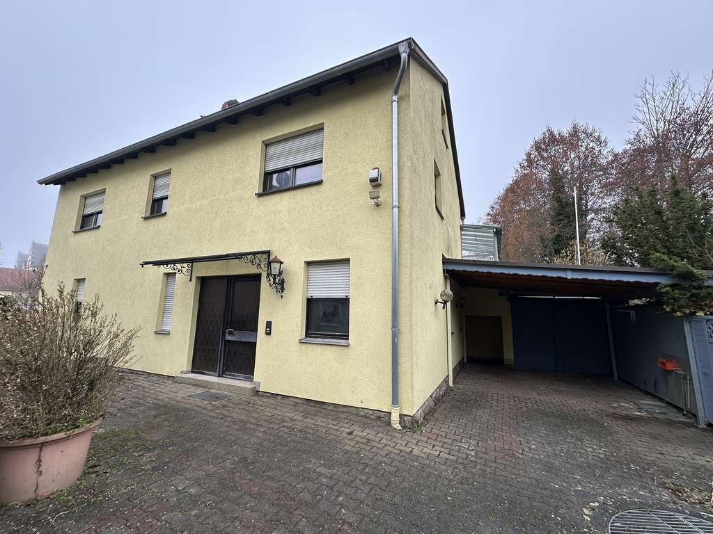 Immobilie in Münnerstadt - Großzügiges Zweifamilienhaus in ruhiger Wohnlage von Münnerstadt - Bild 0