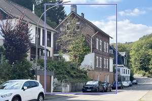 *ZWANGSVERSTEIGERUNG * Für den Erwerber provisionsfrei * Freistehendes Mehrfamilienhaus (3 Wohnunge – Die vollständige Adresse der Immobilie erhältst du vom Anbieter., 42477 Radevormwald – Vorschaubild 1