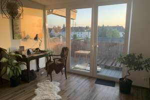 Moderne Dachgeschosswohnung mit Dachterrasse, Fußbodenheizung und Stellplatz in Köln-Merkenich