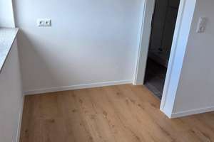 Frisch sanierte Dachgeschosswohnung in Erlangen-Sebaldussiedlung – Die vollständige Adresse der Immobilie erhältst du vom Anbieter., 91058 Sebaldus, Erlangen – Vorschaubild 3