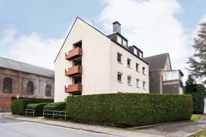 Kapitalanlage mit Potenzial: leerstehende 2-Zimmer-DG-Wohnung + 39 m² Nutzfläche + Stellplatz