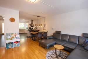 RENOVIERTES REIHENMITTELHAUS MIT TERRASSE, GARTEN, SAUNA & GARAGE IN HAAR – München (Kreis) – Vorschaubild 2