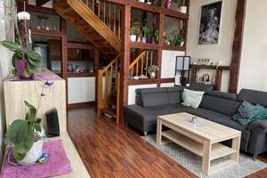 1992 errichtete Maisonette-Wohnung mit Terrasse und Stellplatz