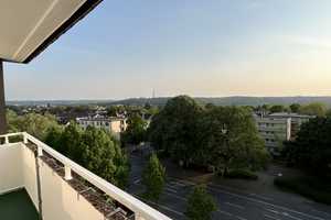 Top gepflegte, schön geschnittene 3-Zimmer Wohnung, Blick über das Ruhrtal  – Überruhrstraße 129, 45277 Essen – Vorschaubild 1