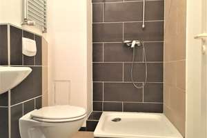 VIDEORUNDGANG, NEUE Einbauküche, Neuer Laminat, 3 Raum , Balkon und vieles mehr – Lilienstraße  41, 4315 Neustadt-Neuschönefeld, Leipzig – Vorschaubild 6