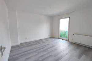 Renovierte 3 Zimmerwohnung im 1.OG in Gelsenkirchen-Schalke zu vermieten! – Tannenberg Straße 40, 45881 Schalke, Gelsenkirchen – Vorschaubild 2