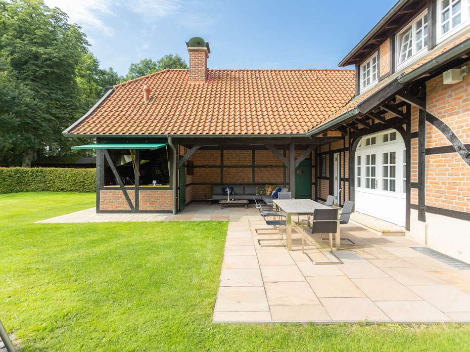 Terrasse und Outdoorküche