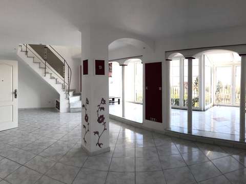 Exklusive Modernisierte 4 Zimmer Maisonette Wohnung Mit Einbaukuche In Frankfurt Am Main