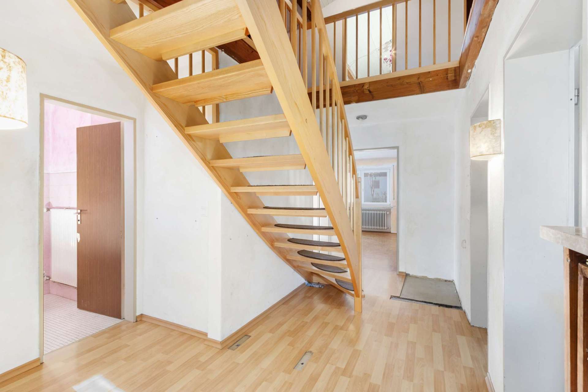 Immobilie in Grabenstätt - Sanierungsbedürftiges EFH mit separatem KG-Zugang | Ideal für Wohnen und Arbeiten unter einem Dach - Bild 13