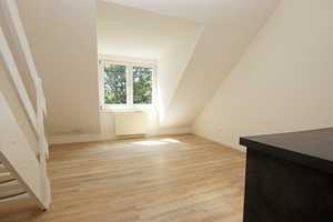 Charmante 1-Zimmer-Dachgeschosswohnung mit Schlafgalerie in Lübeck – Lübeck – Vorschaubild 4