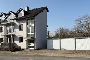 3-Familienhaus 230 m² mit Balkonen, Garten, Garagen u. Stellplätzen – Die vollständige Adresse der Immobilie erhältst du vom Anbieter., 52428 Jülich – Vorschaubild 2