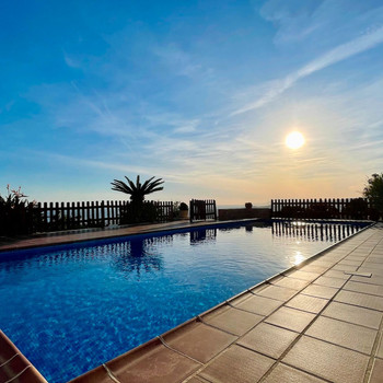 Villa zum Verkauf in Algarrobo mit 3 Schlafzimmern, Swimmingpool und Meerblick