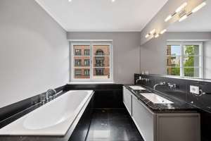 Timeless elegance at Ludwigkirchplatz – a haven in the heart of City West – Die vollständige Adresse der Immobilie erhältst du vom Anbieter., 10719 Wilmersdorf, Berlin – Vorschaubild 8