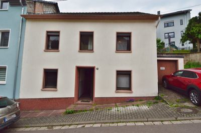 Sanierungsobjekt mit Garage in Mettlach/Saarhölzbach