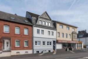 Kernsaniertes Dreifamilienhaus mit Charakter, drei Stellplätzen und soliden Mieteinnahmen – Die vollständige Adresse der Immobilie erhältst du vom Anbieter., 56288 Kastellaun – Vorschaubild 2