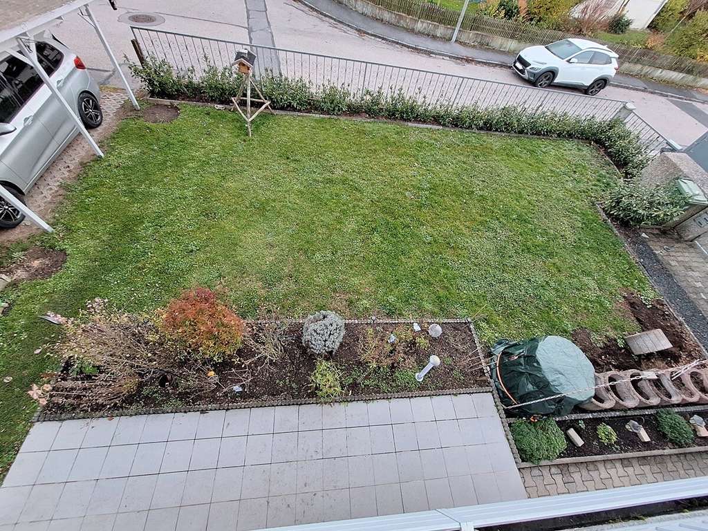 Immobilie in Regenstauf - Vermietete 4,5-Zimmer-Erdgeschosswohnung mit Terrasse und Gartenanteil in 4-Familienhaus - Bild 0