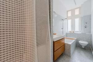 Charmante 2-Zimmer-Wohnung in repräsentativem Altbau in bester Lage von Charlottenburg – Die vollständige Adresse der Immobilie erhältst du vom Anbieter., 10627 Charlottenburg, Berlin – Vorschaubild 19