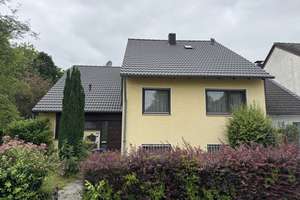 Individuelle Splitlevel-Bauweise mit Ausbaupotential am Feldrand von Lövenich – Die vollständige Adresse der Immobilie erhältst du vom Anbieter., 50859 Lövenich, Köln – Vorschaubild 1
