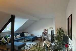 Schöne Dachgeschosswohnung mit Einbauküche im Zentrum von Essen !
