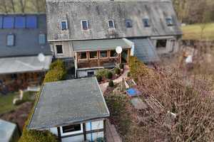 Charmantes Reihenhaus in ruhiger Lage mit moderner Pelletheizung, Garage, Carport & Wintergarten – Vogtlandkreis – Vorschaubild 3