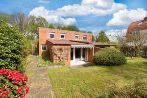 Zweifaches Glück im Grünen - Architekten-Doppelhaus mit großem Garten in Hummelsbüttel – Hamburg – Vorschaubild 2