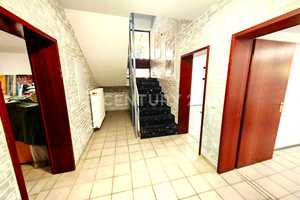 Traumhaft sanierte ca. 300m² Villa mit Einliegerwohnung oder Büro, und großer Garage – Neunkirchen (Kreis) – Vorschaubild 30