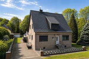 Wohnen mit Zukunft: Modernisiertes Einfamilienhaus mit positiver Bauvoranfrage in Barnstorf! – Die vollständige Adresse der Immobilie erhältst du vom Anbieter., 49406 Barnstorf – Vorschaubild 1